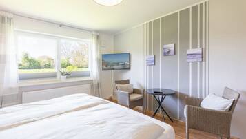 3 bedrooms, iron/ironing board, travel crib, free WiFi