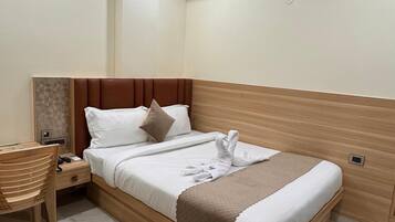 1 bedroom, Egyptian cotton sheets, premium bedding, down duvets