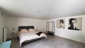 3 bedrooms, bed sheets