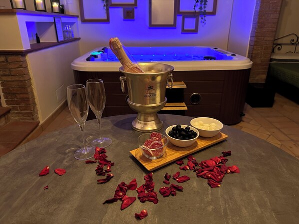 Interior - Relax Nella Jacuzzi in Toscana (Colle di Val d'Elsa)