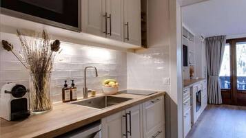 Microwave, stovetop, coffee/tea maker