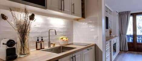 Microwave, stovetop, coffee/tea maker