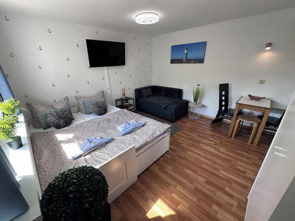 1 bedroom, iron/ironing board, travel cot, free WiFi - “Neptun Apartment” in Rostock is ideal for fitters (Rostock)