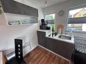 Fridge, microwave, oven, stovetop - “Neptun Apartment” in Rostock is ideal for fitters (Rostock)