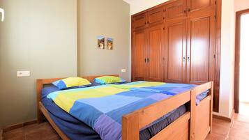 5 bedrooms, individually furnished, bed sheets