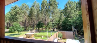 Pretty new house on the edge of a forest with its own private SPA, 7 minutes from the beach!