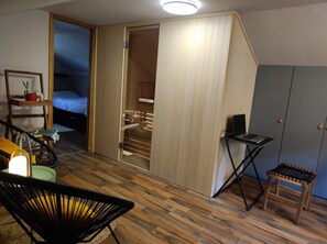 2 bedrooms, WiFi, bed sheets - Vacation home with pool and sauna for families seeking peace and quiet. Pet friendly! (Koprivnica)