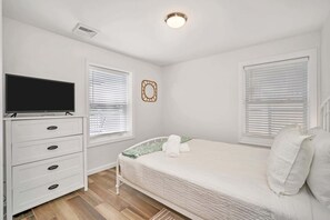 2 habitaciones, tabla de planchar con plancha, wifi y ropa de cama 