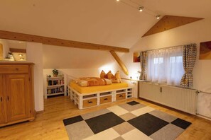 1 bedroom, travel cot, WiFi, bed sheets