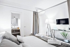3 bedrooms, in-room safe, desk, iron/ironing board