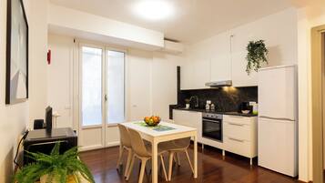 Comfort Apartment | Private kitchen | Fridge, microwave, oven, stovetop