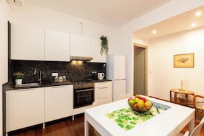 Comfort Apartment | Private kitchen | Fridge, microwave, oven, stovetop - notaMi - Rainbow Home - CityLife (Milan)