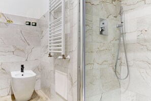 Comfort Apartment, 1 Bedroom, Kitchenette | Bathroom | Shower, hair dryer, towels - SAN GIOVANNI COZY APT - HOME AND MORE (Rome)