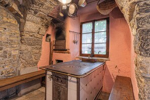 Interior - Rustic House Luin (Komen)