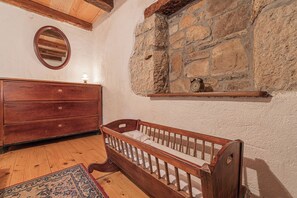 Family House, Multiple Bedrooms (Rustic House Luin) | Interior - Rustic House Luin (Komen)