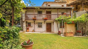 Unclassified image, 5 of 28, button - Luin Country House Near Stanjel (Komen)