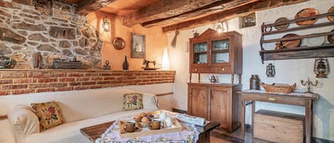Casa familiar, varias habitaciones (Rustic House Luin) | Interior