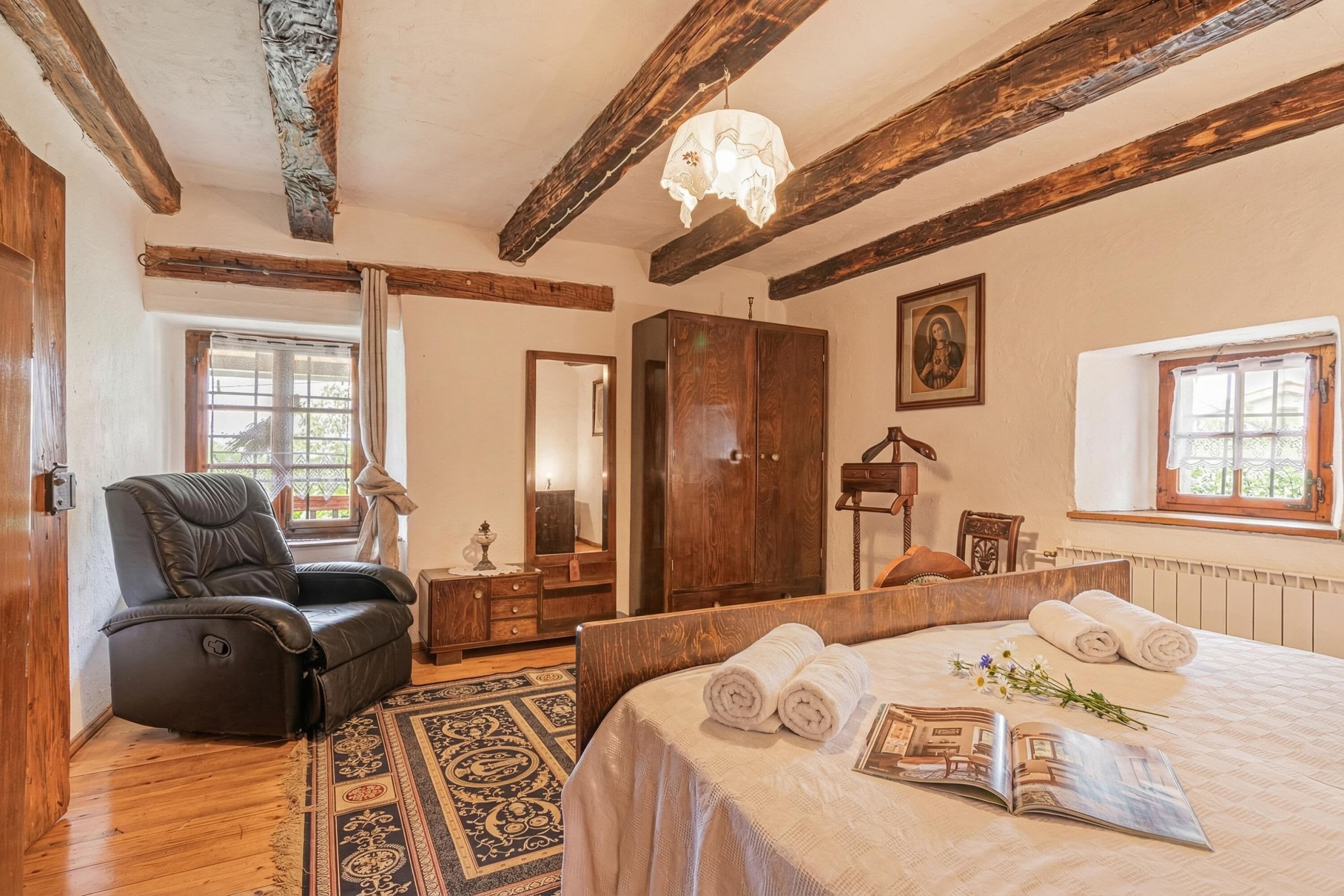 Nhà dành cho gia đình, nhiều phòng ngủ (Rustic House Luin) | 4 phòng ngủ, khu vực làm việc phù hợp cho laptop 