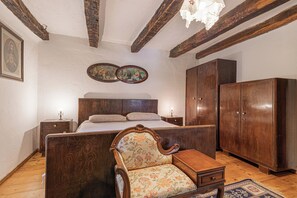 Family House, Multiple Bedrooms (Rustic House Luin) | 4 bedrooms, laptop workspace, iron/ironing board, free WiFi - Rustic House Luin (Komen)