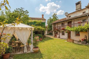 Familienhaus, Mehrere Schlafzimmer (Rustic House Luin) | Speisen im Freien