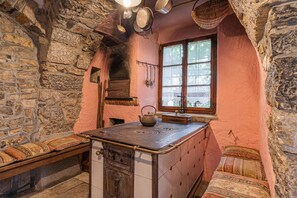 Casa familiar, varias habitaciones (Rustic House Luin) | Interior