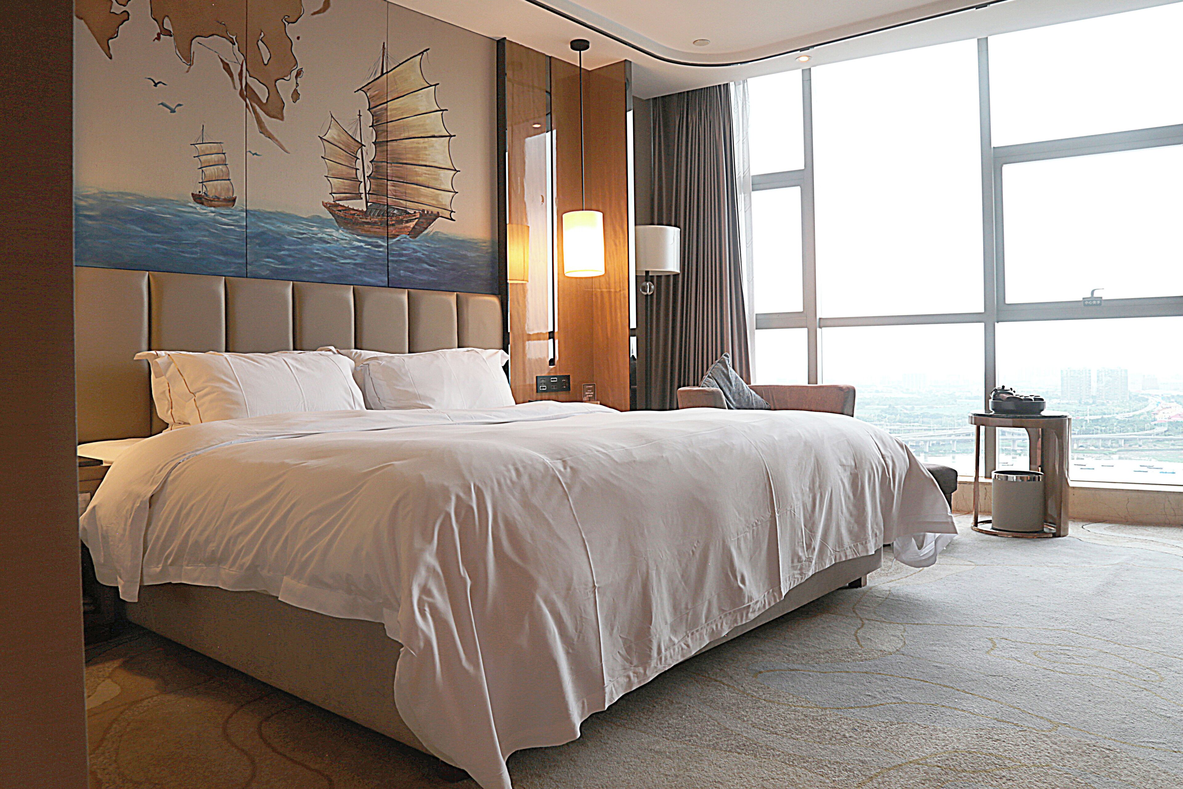 Cortinas blackout, tabla de planchar con plancha y wifi gratis 