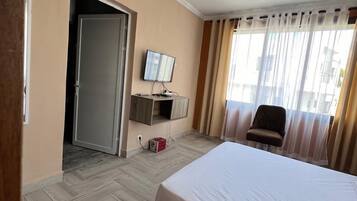 Biancheria da letto di alta qualità, postazione laptop, Wi-Fi gratuito