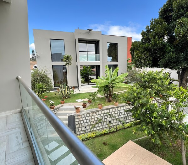 Chambre Double Premium, salle de bains privée, vue jardin | Vue depuis l’hébergement