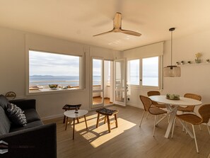 Dining - Ático con vistas al mar, dos dormitorios con acceso directo al camino de ronda (Roses)