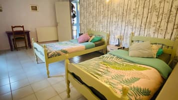 3 bedrooms, travel crib, free WiFi