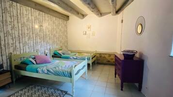 3 bedrooms, travel crib, free WiFi