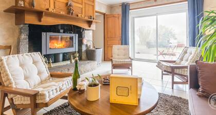 Geräumiges Ferienhaus mit Sauna, Terrasse und Kamin in idyllischer Lage