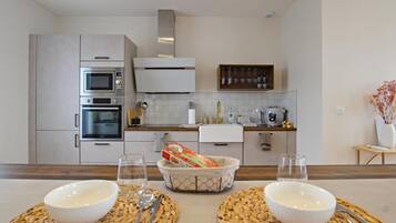 Réfrigérateur, micro-ondes, four, lave-vaisselle