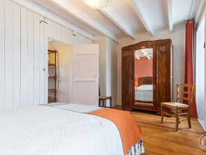 3 bedrooms, free WiFi, bed sheets
