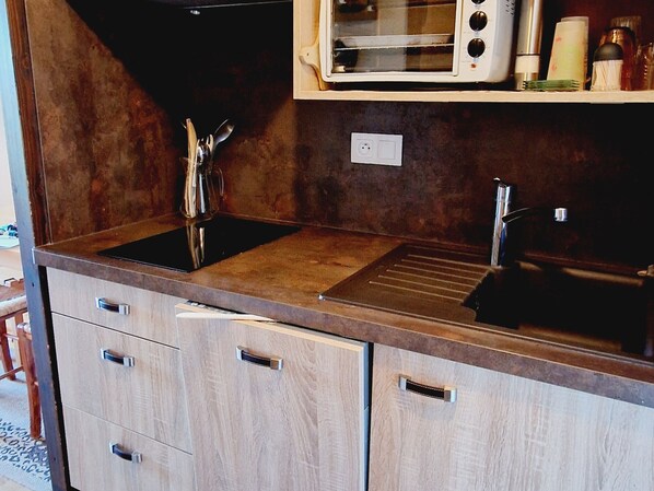 Køleskab, mikrobølgeovn, ovn, opvaskemaskine