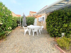 屋外ダイニングエリア