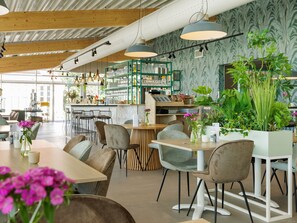House | Dining - Holiday Home Near Noordwijk Beach (Noordwijkerhout)