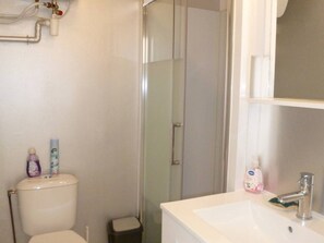 Bathroom - T1 with Loggia, A/C, near Thermal Baths (Balaruc-les-Bains)