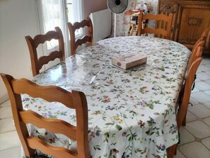Dining - Charming Family-Friendly Cottage, Pet Welcome, Garden, Near Blois & Loire Castles (Valencisse-Chambon-sur-Cisse)