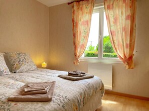 3 bedrooms, free WiFi - Charming Family-Friendly Cottage, Pet Welcome, Garden, Near Blois & Loire Castles (Valencisse-Chambon-sur-Cisse)