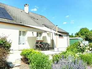 Exterior - Charming Family-Friendly Cottage, Pet Welcome, Garden, Near Blois & Loire Castles (Valencisse-Chambon-sur-Cisse)