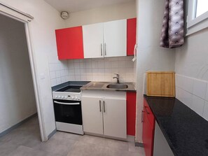 Fridge, microwave, oven