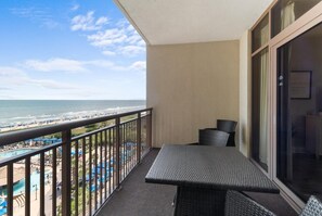 تناول الطعام بالخارج