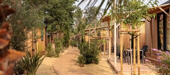 Sunny Chalet Close to Sea