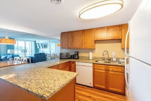 Fridge, microwave, oven, stovetop - Fries, Flip-Flops & Bayfront Sunsets | OCMD Done Right (Ocean City)