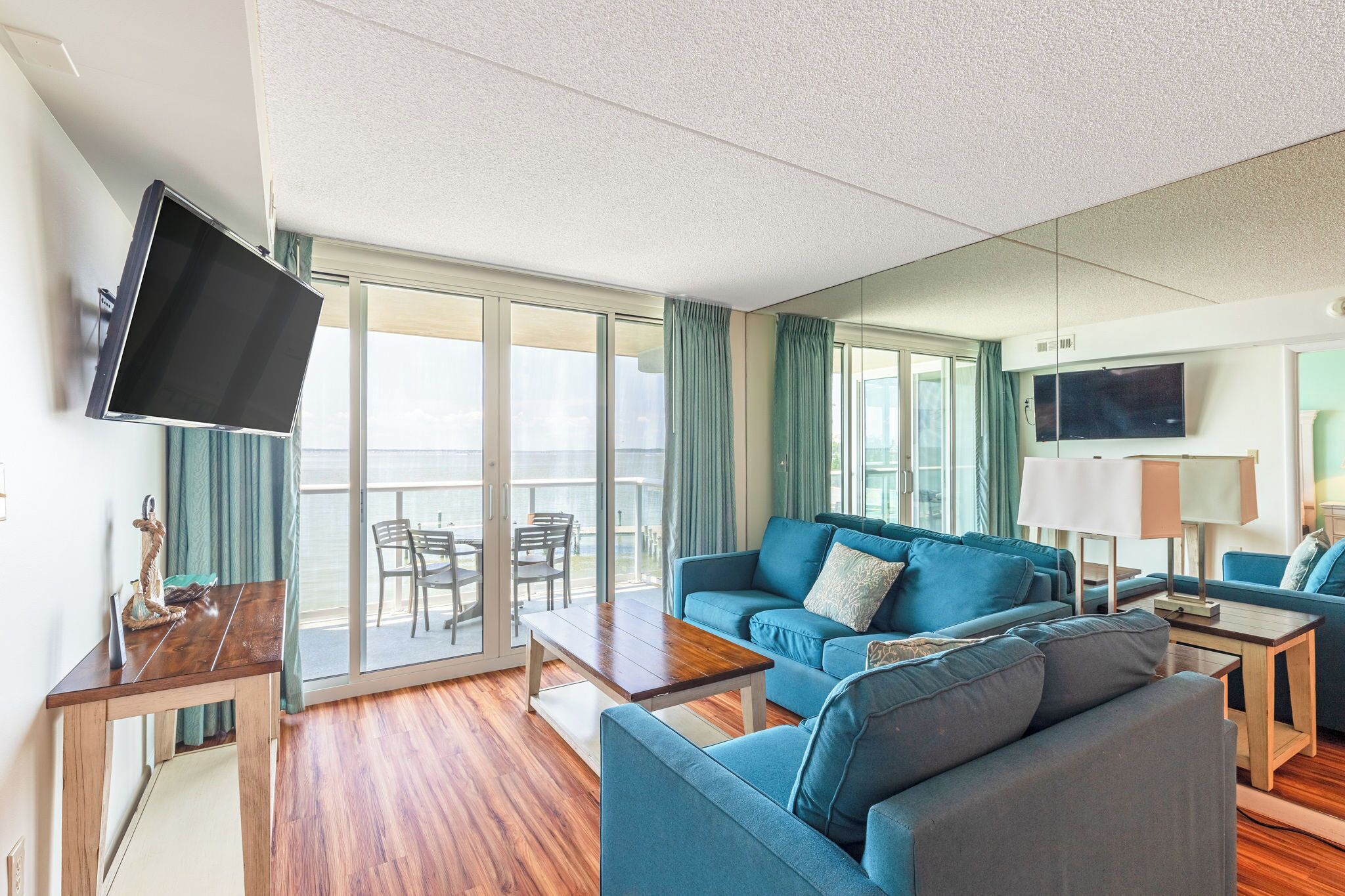 Televisión y reproductor de DVD 