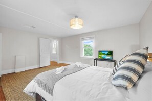 5 室のベッドルーム、デスク、アイロン / アイロン台、WiFi