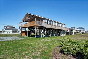 Exterior - Ocean Views & Close Beach Access! Linens Included (North Topsail Beach)