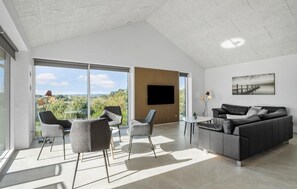 TV, foosball, table tennis - Awesome home in Ebeltoft with sauna (Ebeltoft)