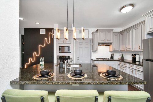 Stylish 3-Bedroom Home Near Downtown